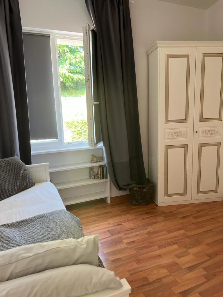 Garda 33 Caprino Veronese Apartment Стая снимка